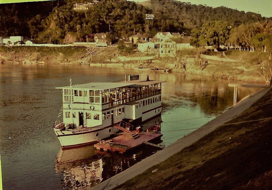 Blumenau II em 1983, um mês após a enchente.