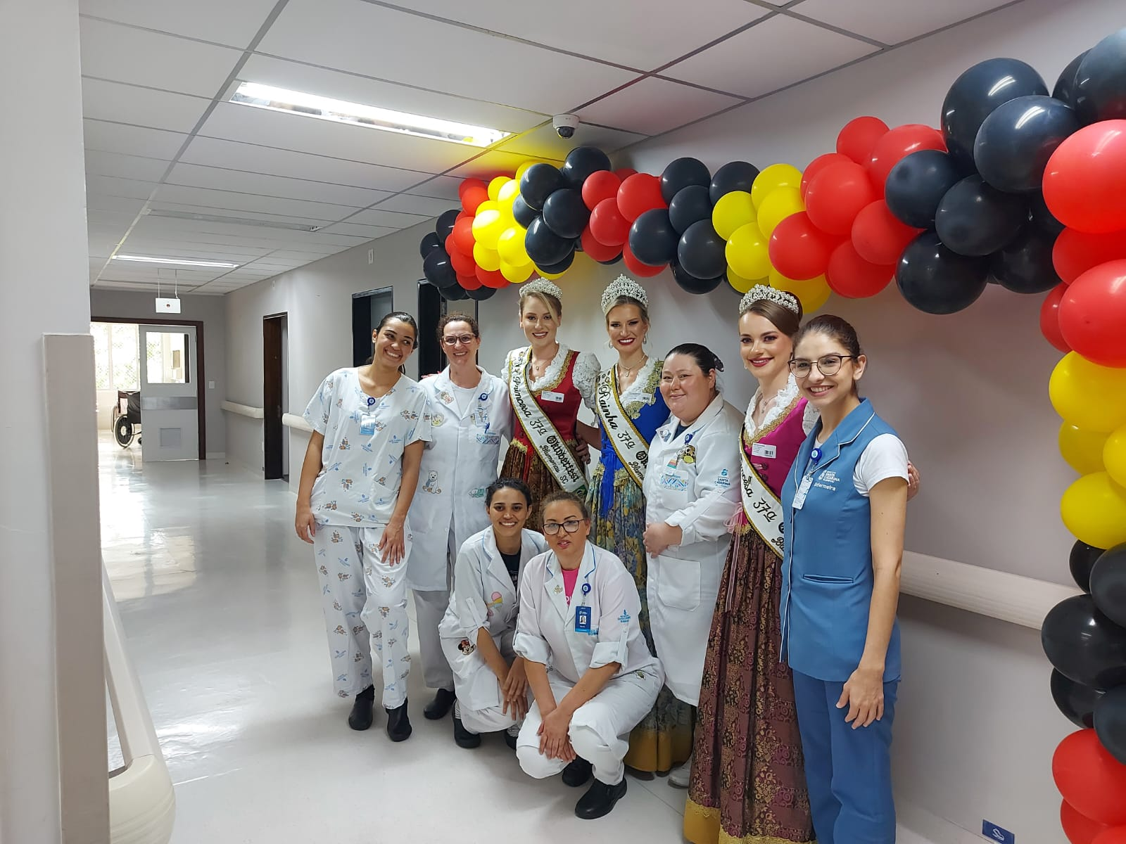 Realeza da 37ª Oktoberfest participa de Oktoberfest em hospital de Blumenau