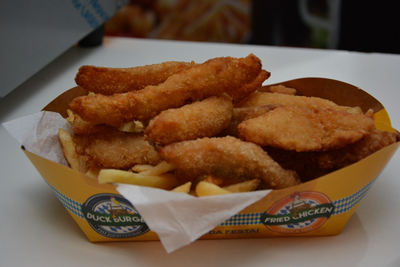 Oktoberfest para todos os gostos: confira os lanches convencionais oferecidos na festa