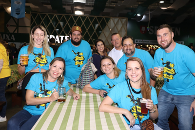 Gincaneiros e grupos de Stammtisch marcam presença em noite especial para convidados na Oktoberfest
