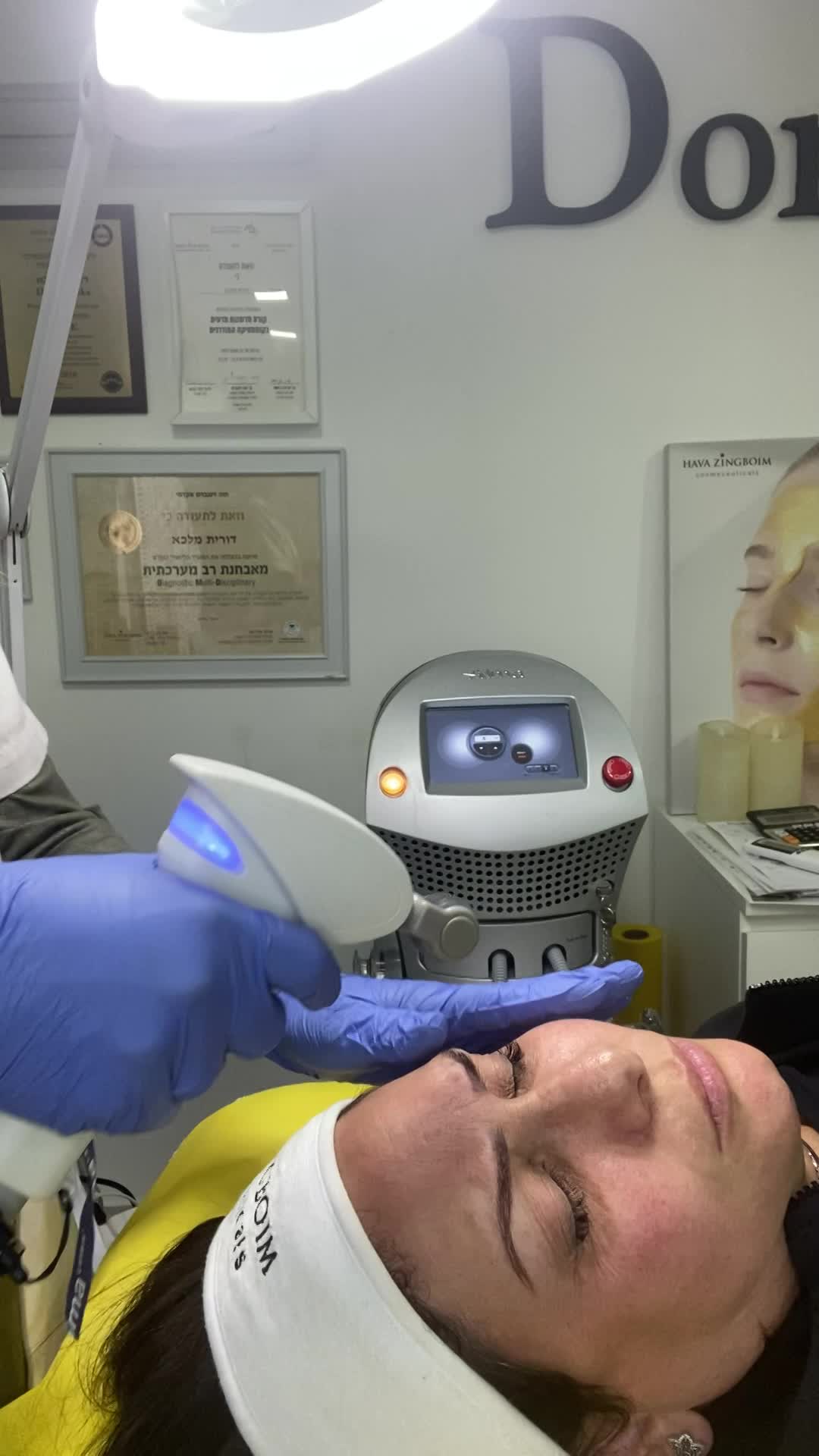 מכשיר האקסנט פרו טיפול בקמטים