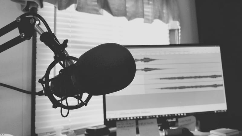Confira 5 Dicas para estruturar um podcast de mesa-redonda.