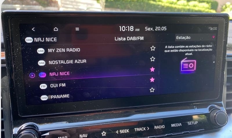 O rádio de carro sem dial FM
