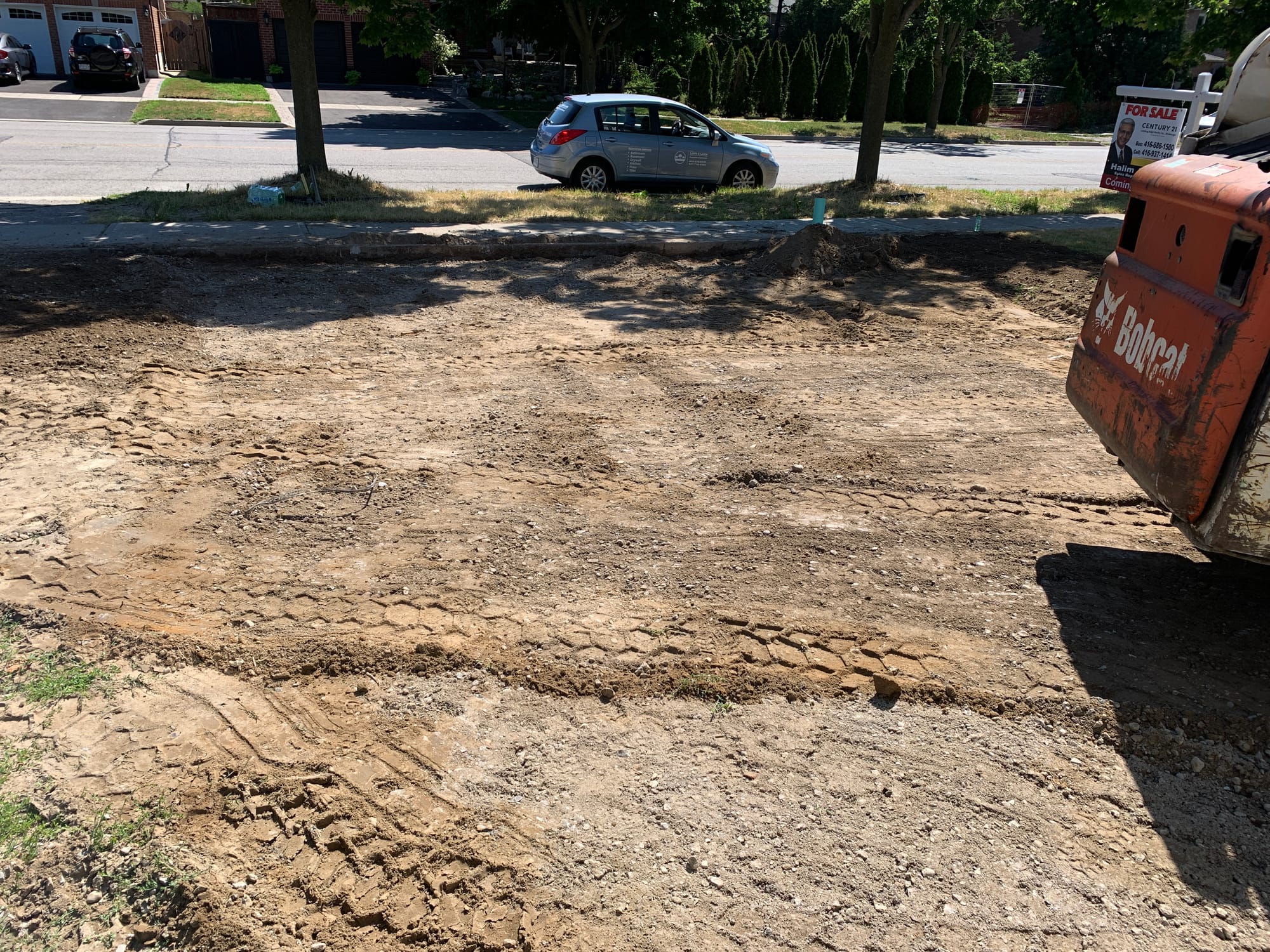 1941 Rosebank Road Landscaping 