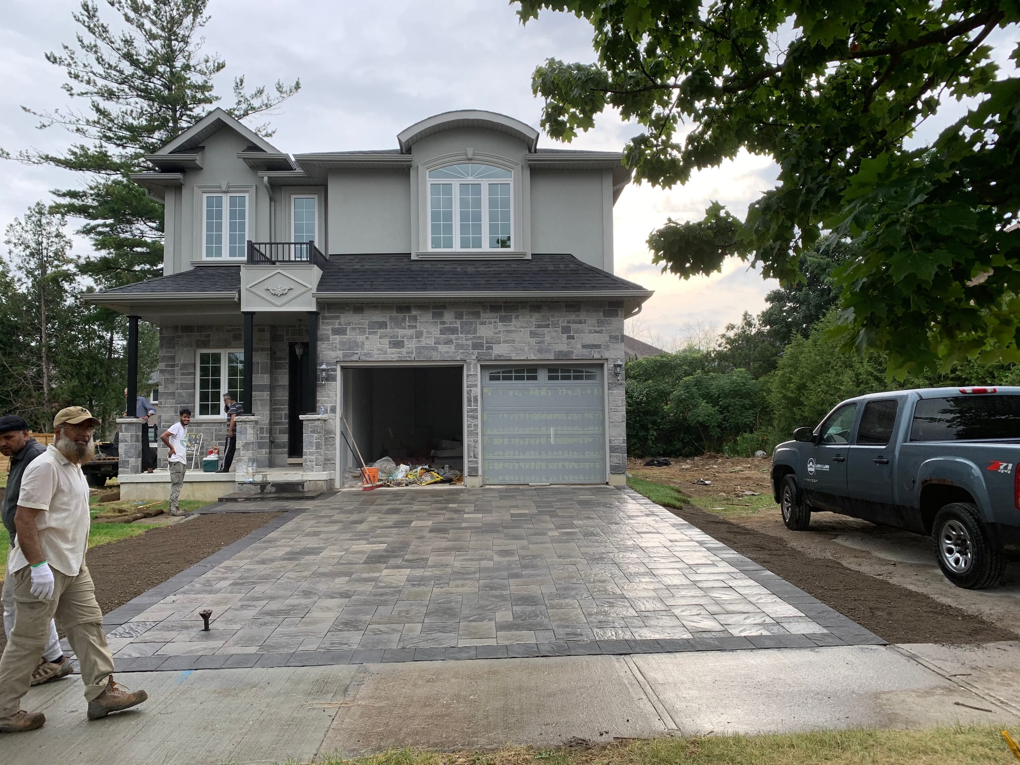 1941 Rosebank Road Landscaping 