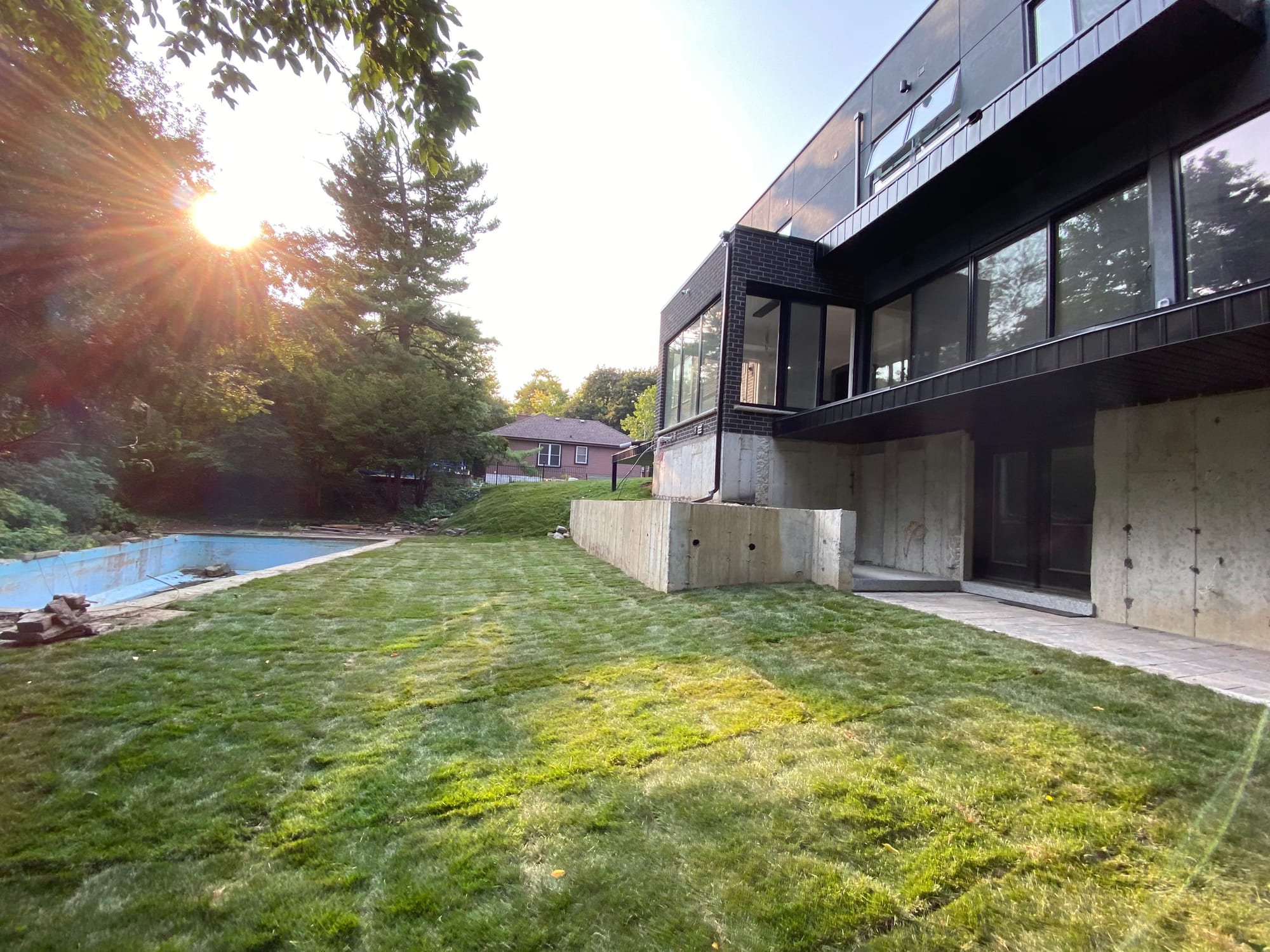 Bellehaven Crescent Landscaping