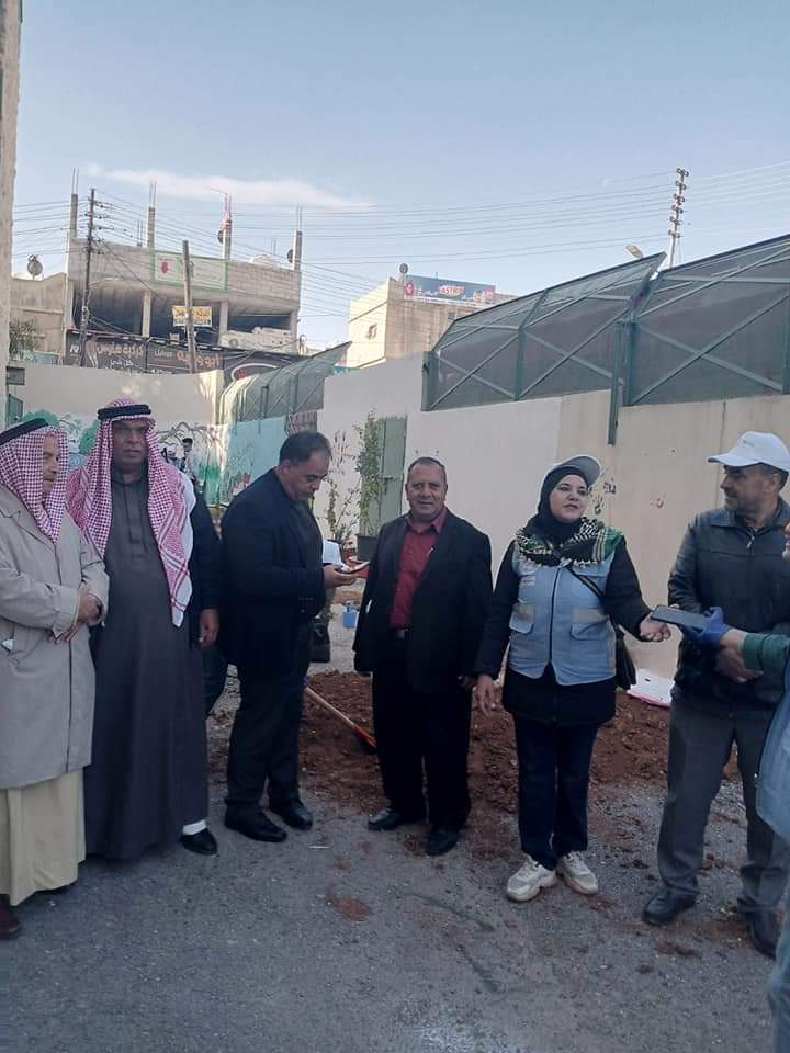 مبادرة غرس الأشجار بمدارس مخيم الوحدات