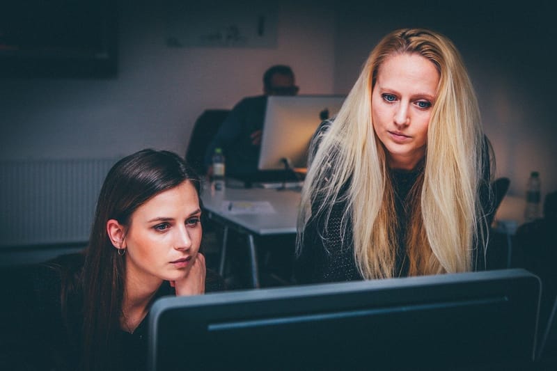 LAVORO DIPENDENTE E PARTITA IVA: SI PUO' FARE?