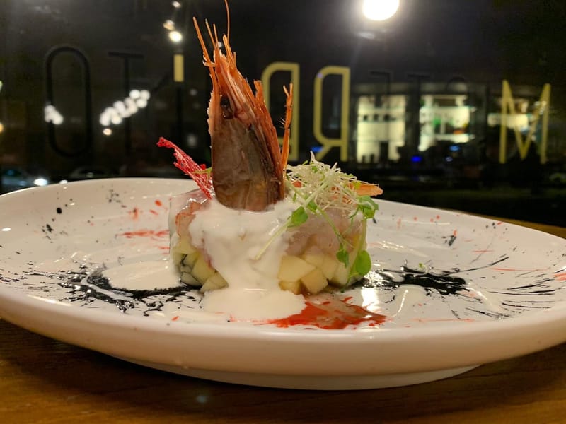 Re rosso di Mazara su mela smith e stracciatella di burrata