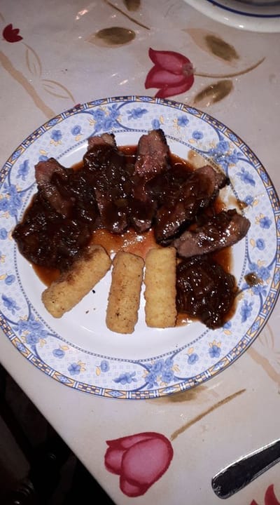 Magret de canard aux cerises du nord image