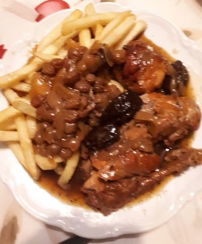 Lapin au pruneaux a la biere image