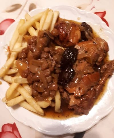 Lapin au pruneaux a la biere image