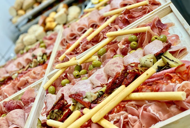 VARIETE DE PLATS DE CHARCHUTERIE