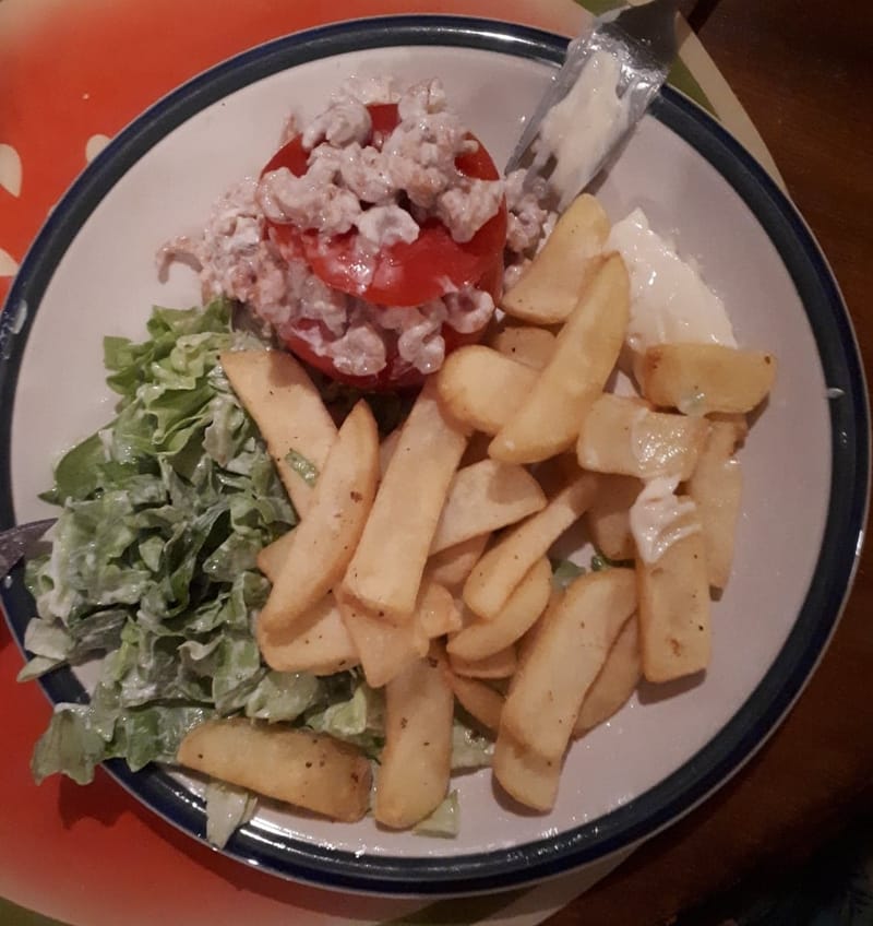 la tomate crevettes grises mayonnaise et frites