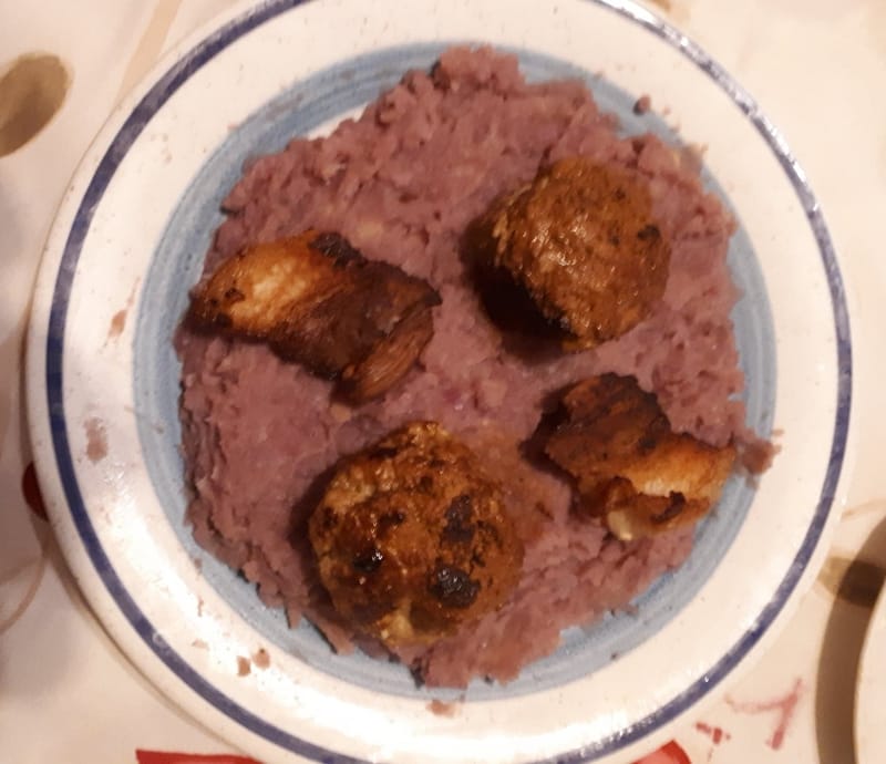 SERVIR AVEC DES BOULETTES ET DU LARD