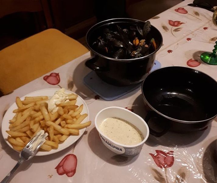 La casserole de moules de zélande marinières