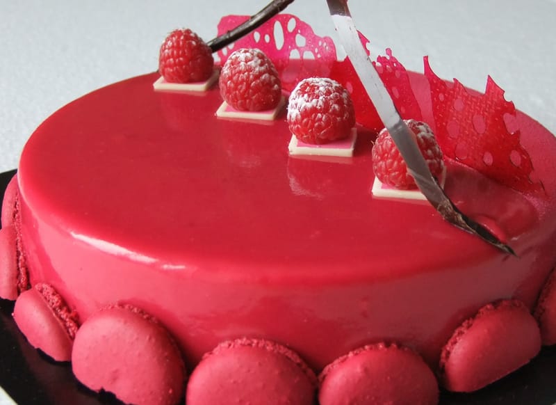 MARBRE FRAMBOISES ET MACARONS