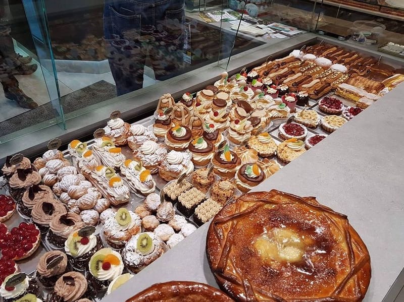 LES DELICIEUX PETITS GATEAUX