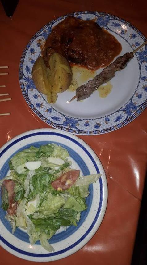 SERVIR AVEC 1 POMME DE TERRE BEURRE A L' AIL