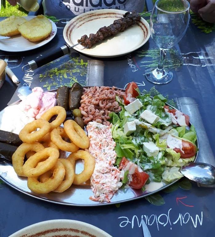 comme dans les restos grecs en Belgique .