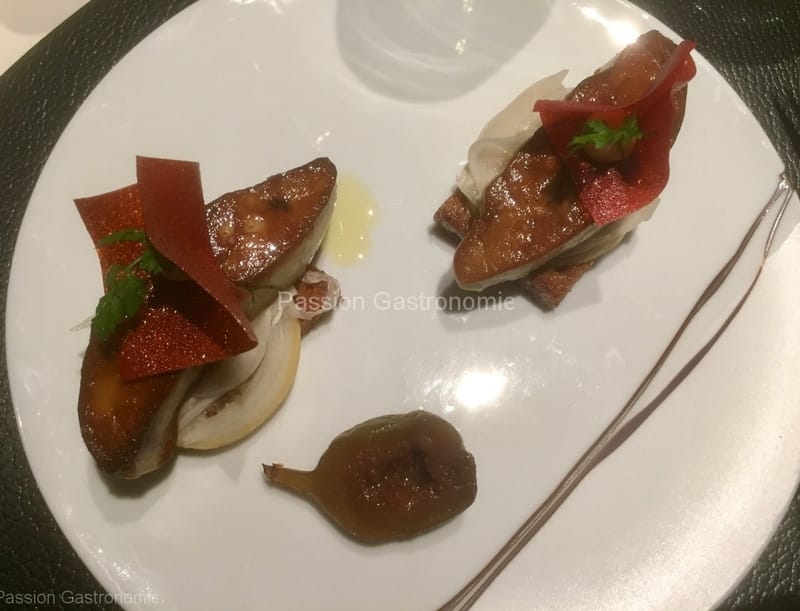 Foie gras poêlé, figues aux épices millésimées 2017, citron confit, fenouil, coing, poivre du Népal