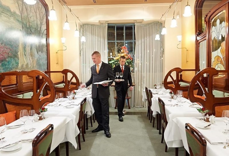 L' INTERIEUR DU RESTAURANT
