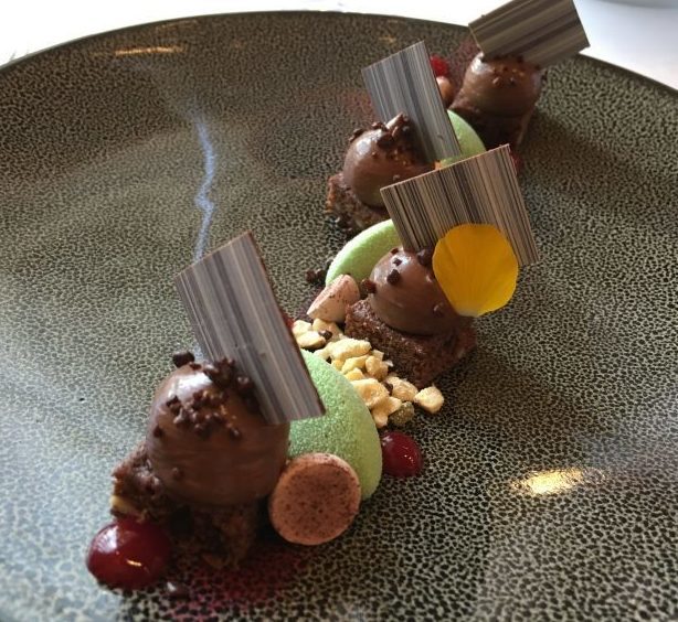 Ganache chocolat et praliné, mousse pistache lait d'amande