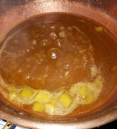 mettre le tout sur le feu jusqu'à ébullition et remuez 30 minutes sans arrêts puis écumer