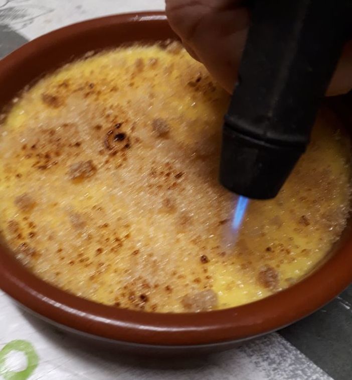 AVEC 1 BRULEUR FAIRE CARAMELISER