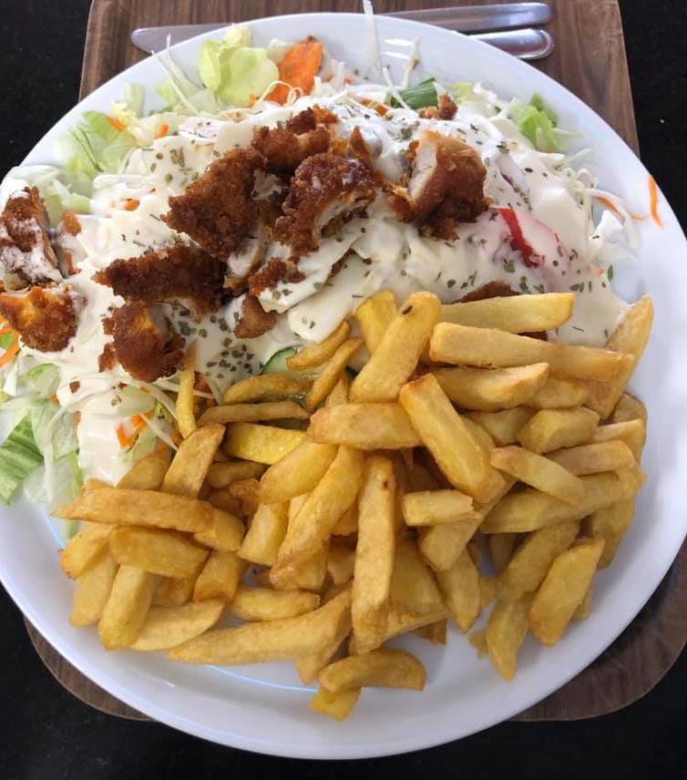 LA SALADE CAESAR AVEC FRITES