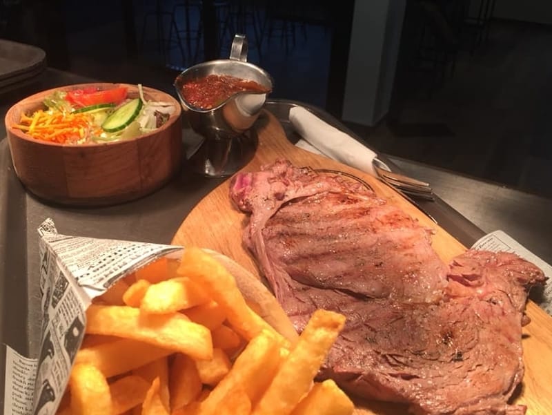 LA BELLE COTE DE BOEUF CRUDITES AVEC FRITES