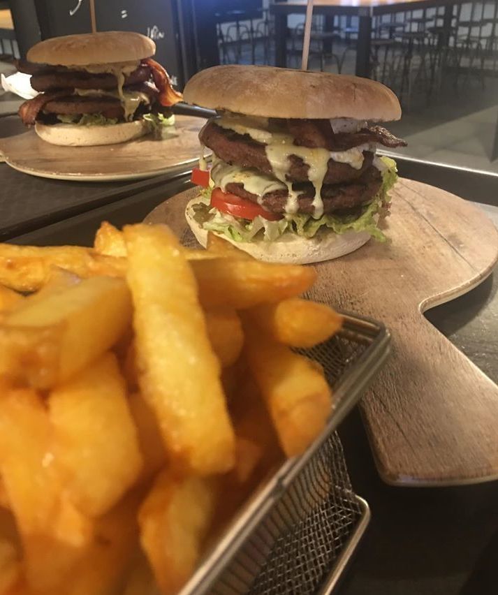 HAMBURGER TRIPLE AVEC FRITES