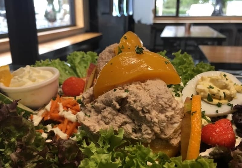 LA PECHE AU THON GARNIE CRUDITES