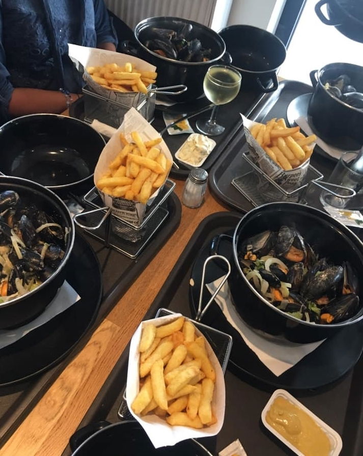 LE MOULES FRITES