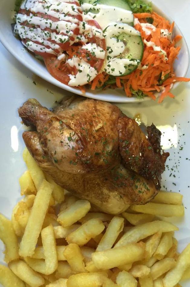 LE DEMI POULET GARNI CRUDITES ET FRITES