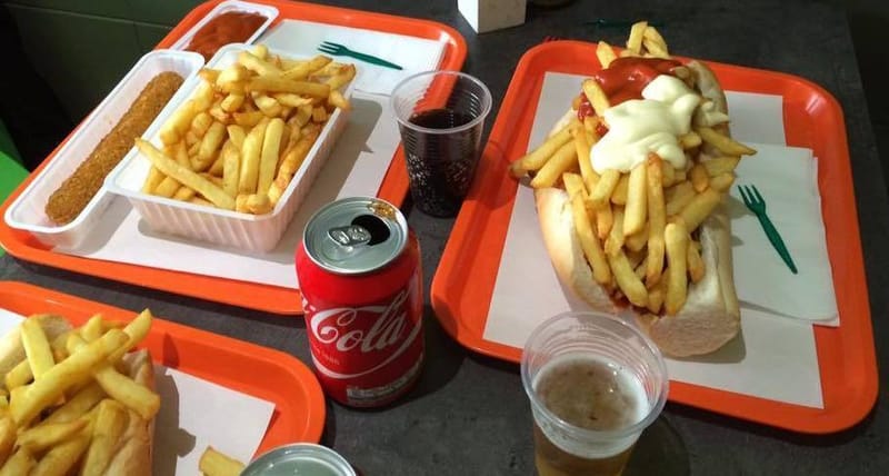 PORTION DE FRITES AVEC SAUCE