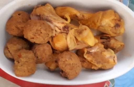 POULET ET BOULETTES DE VIANDE