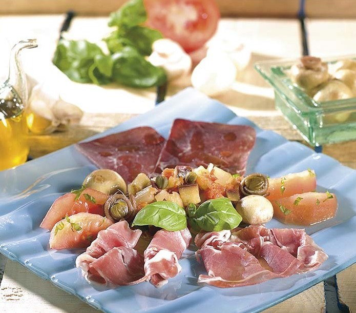 Assiette italienne aux champignons marinés et caponata