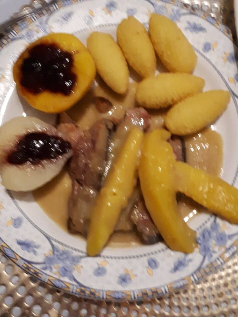 Servir avec peches et poire