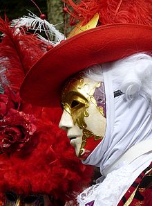 SOUVENIRS DE VENISE                                       Une autre façon de porter le masque    Gérard Saccoccini