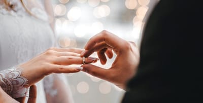 بالفيديو.. الزواج المسيحي من "غير المسيحي" مع الأب بيتر حنا