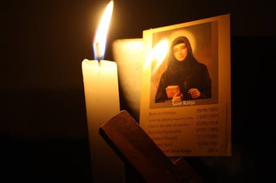 قصّة زحف القدّيسة رفقا الى الكنيسة: مشهد أبكى الراهبات