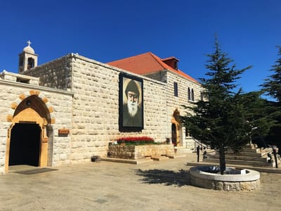 تدهورت صحتها وأفاد الطبيب بأنه لم يبقَ الا الصلاة… تدخّل مار شربل وأذهل الجميع