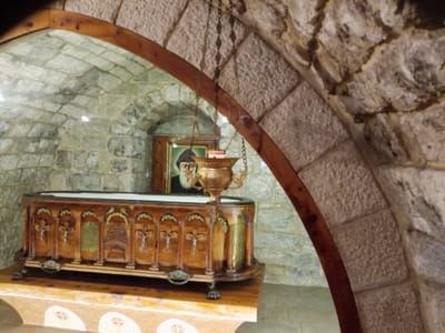 "انا كتير برداني  حطني بحضنك ودفيني " ... أعجوبة شفاء بشفاعة مار شربل !