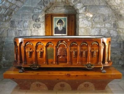 قال الاطباء لريتا "لا امكانية لشفاء الطفل شربل"...ولكن عند طبيب السماء لا شيء مستحيل!