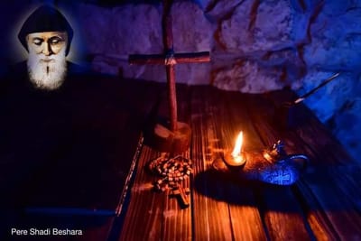 "توجهت مع الاهل لزيارة مار شربل حيث ركعت امام ضريحه ابكي واطلب منه بالحاح ان يشفع بي عند الرب يسوع المسيح"...وتمّت الأعجوبة المزهلة!