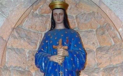 أعجوبة للعذراء سيدة بشوات تهزّ أطباء المستشفى …طَلَبت من شاب لبناني أن يقف ويمشي !!