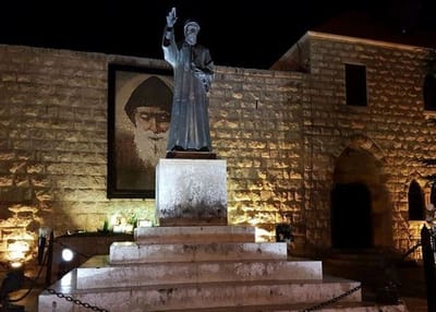 الدواء الوحيد كان من عنايا…تفاصيل اعجوبة للقديس شربل مع روجيه !