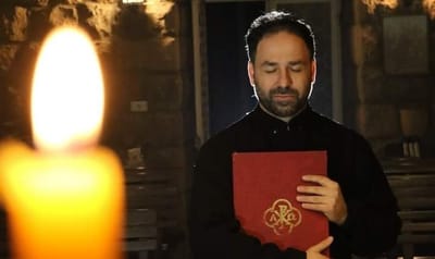 "يسوع مش عيسى"... فيديو للأب بيتر حنا يهز مواقع التواصل الإجتماعي!