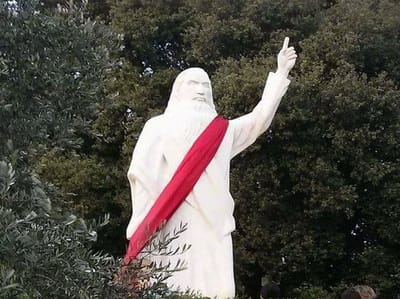 بالفيديو - مار الياس يظهر على روجيه .. اليكم قصة الشفاء والتمثال الكبير في دير جعيتا